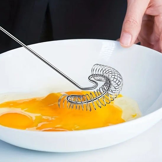 Fouet remuant des jaunes d'oeufs