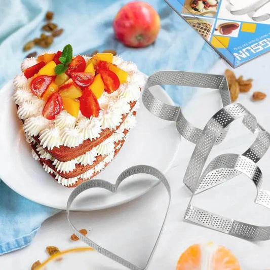 Moule a tarte coeur avec gateaux. fraises