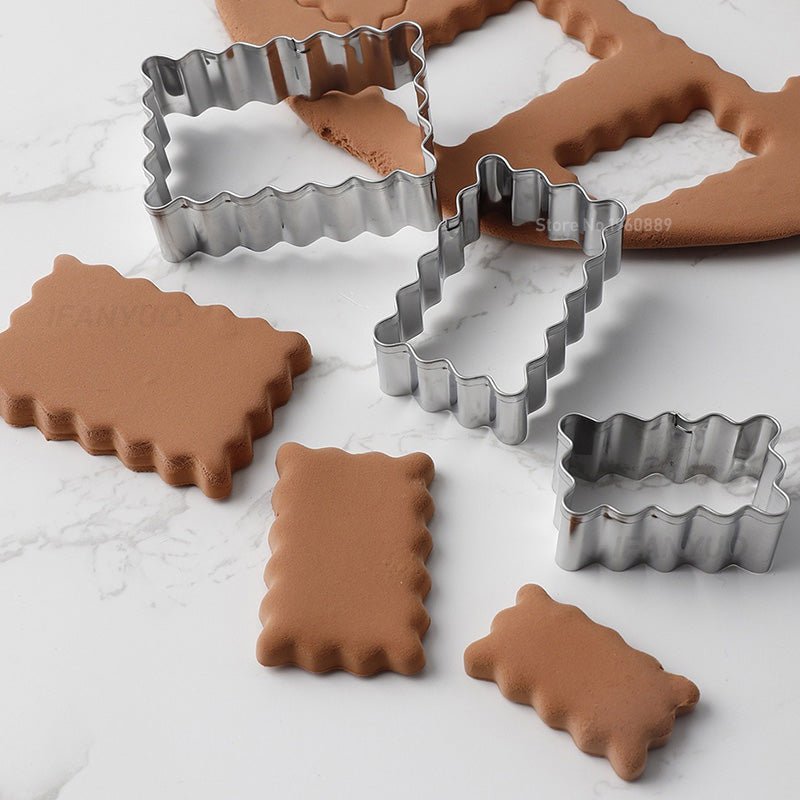 emporte piece biscuit sur pate gateau chocolat