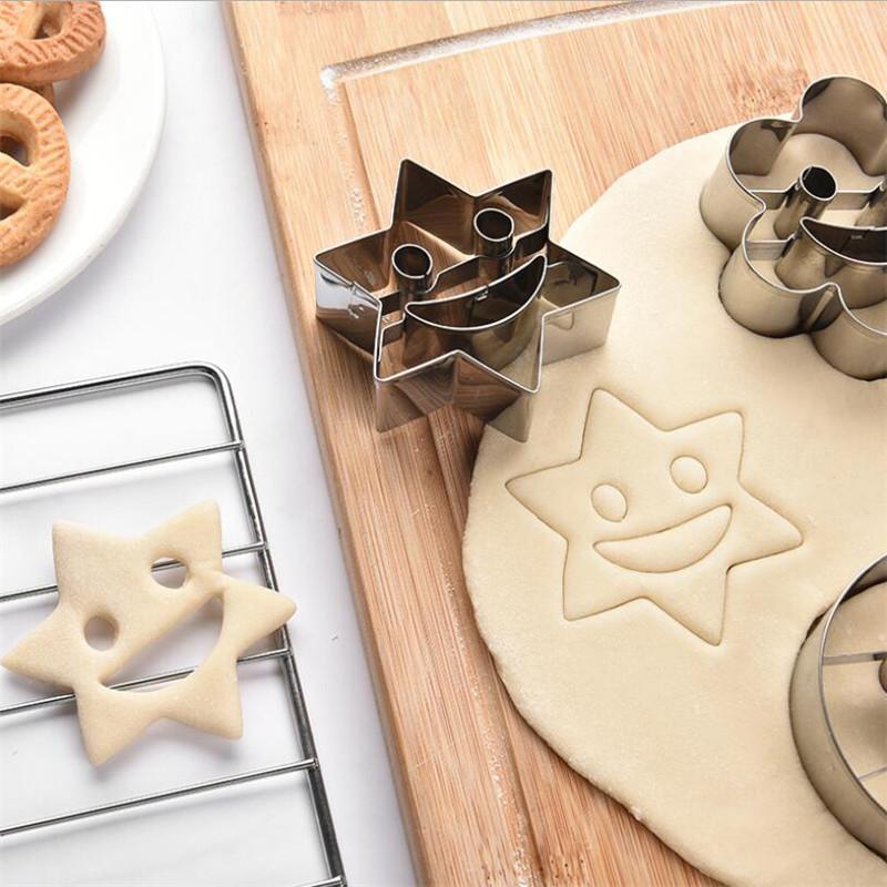 emporte piece forme etoile fleur sur pate