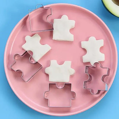 Emporte piece forme puzzle sur assiette rose