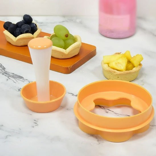Emporte pièce pour faire des petites tartelettes sur plan de travail