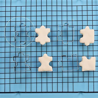 Emporte piece puzzle gâteaux cuits sur grille
