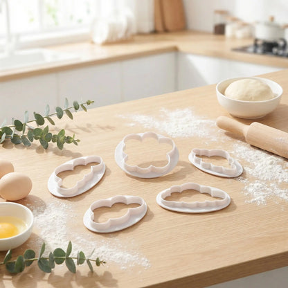 emporte pieces 5 formes nuage sur table bois