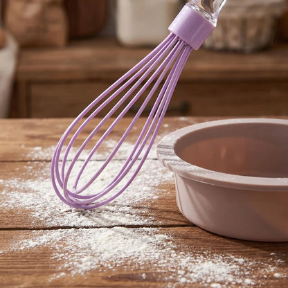 fouet patisserie violet gros plan sur ballon 