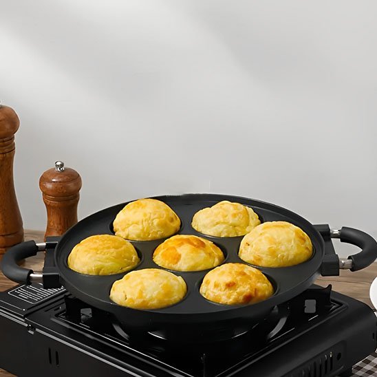 moule a gateau avec gateaux cuits