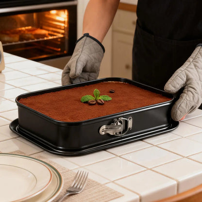 moule a gateau rectangle tiramisu sur table