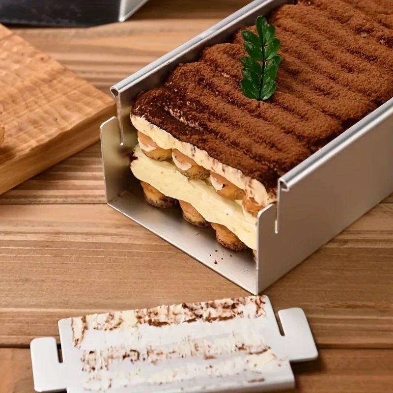 moule a gateau tiramisu au demoulage sur plan travail