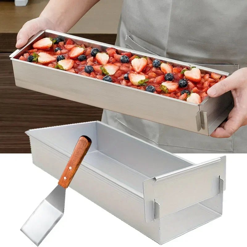 moule a gateau tiramisu aux fruits sur plan de travail