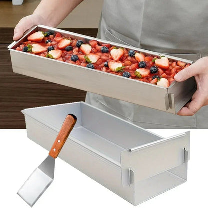 moule a gateau tiramisu aux fruits sur plan de travail