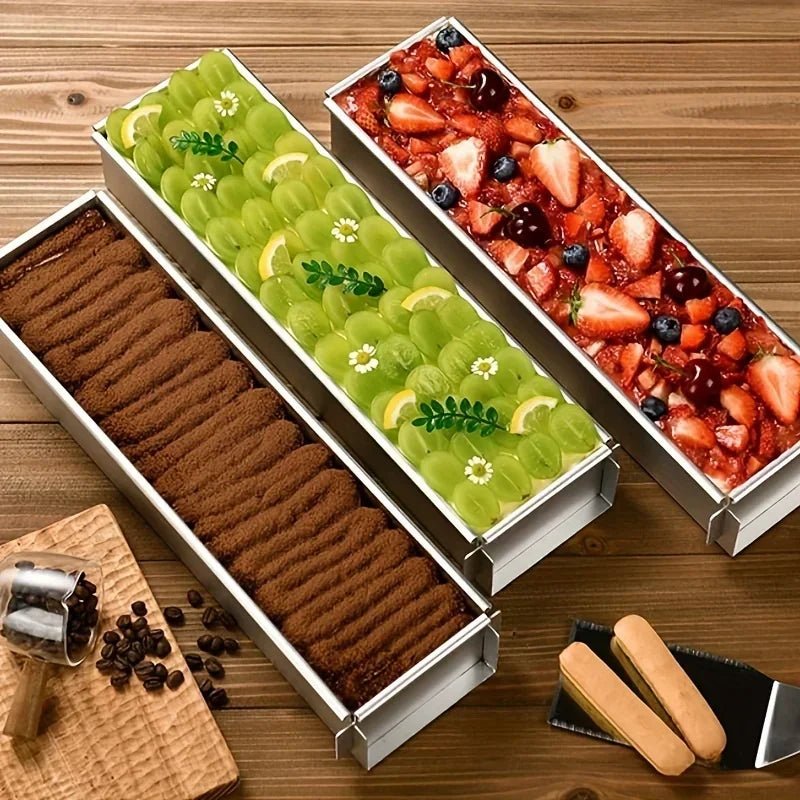 moule a gateaux 3 moules sur table cacao fruits verts et rouges