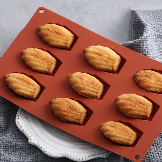 Moule a madeleine silicone rouge 9 madeleines cuites