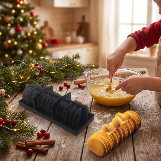 moule buche sur table bois enfant qui melange pate dans saladier ambience noel