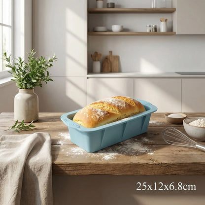 moule gateau silicone bleu brioche cuite dans moule sur plan travail
