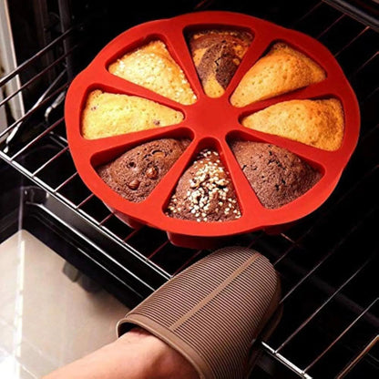 moule gateau silicone rouge 8 portions tranches à la sortie du four