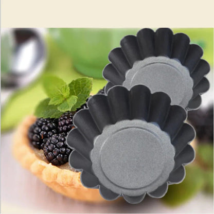 moule pour tartelette 2 moules vides et tartelette aux mures
