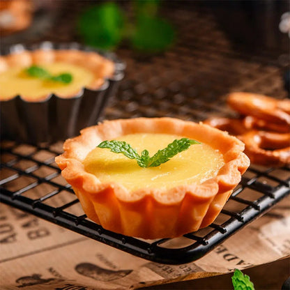 moule pour tartelette sortie du four sur une grille