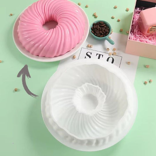 Moule silicone avec gateau demoulé rose