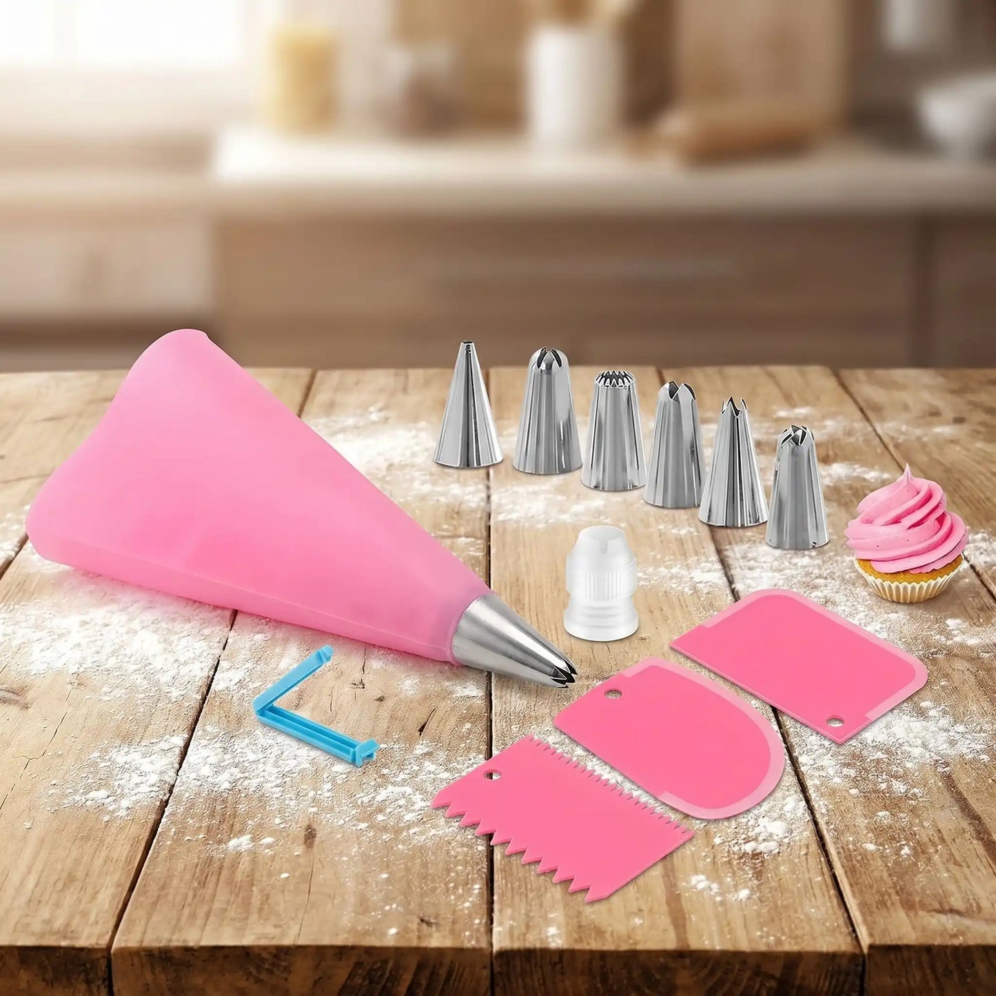 poche a douille et 6 embouts 3 spatules sur table bois farine