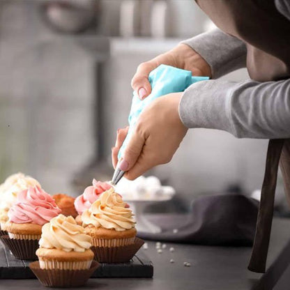 Poche à douille exemple de décoration de 3 cupcakes