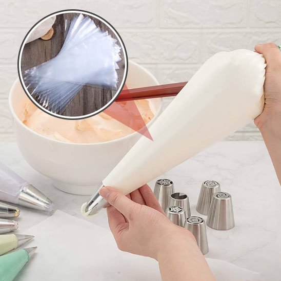 Poche à douille remplie de creme 