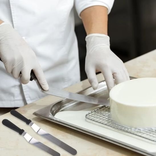 spatule premium qui prend un gateau sur plaque gastro