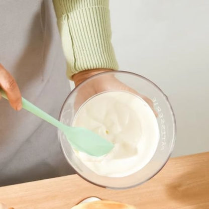 Spatule qui prend des blanc en neige