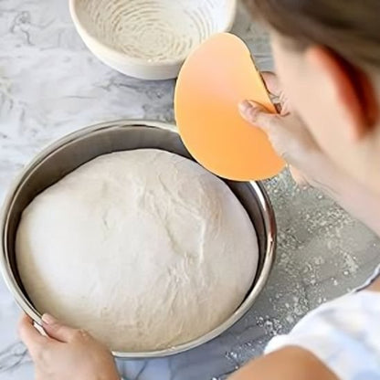Spatule  qui vient façonner une pate 