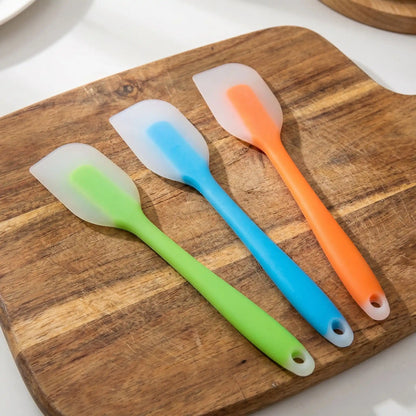 sur. planche bois 3 spatule silicone bleu orange vert
