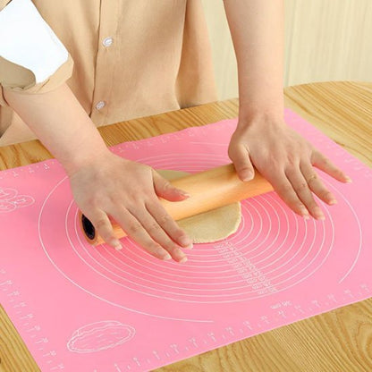 Tapis en silicone rose rouleau qui étale la pate